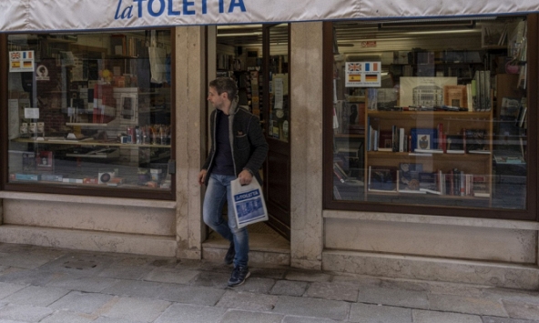 Một số quốc gia quyết định: Sách là mặt hàng thiết yếu trong đại dịch