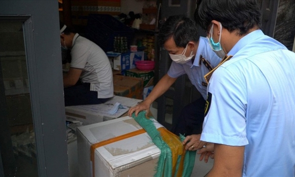 Thu giữ hàng nghìn vỉ thuốc Trung Quốc được quảng cáo là chữa Covid-19