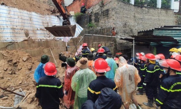 Hạ Long: Sạt lở kè vùi lấp 4 người công nhân, 3 người tử vong