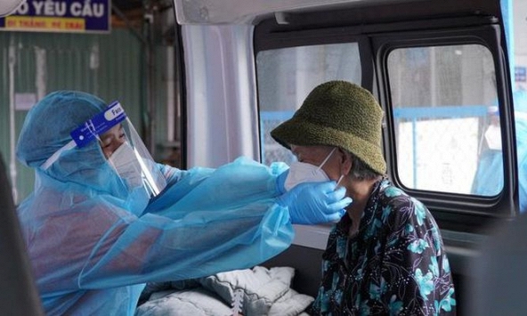 Bác sĩ Trương Hữu Khanh: Hàng xóm là F0, đừng bắt họ đóng cửa sổ