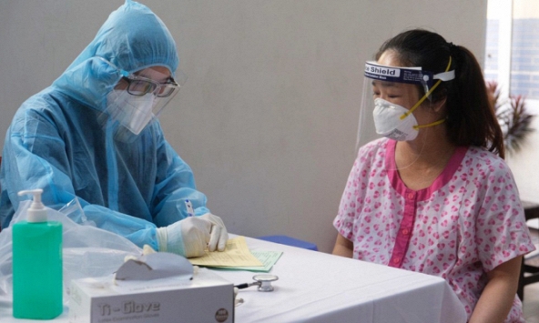 Phụ nữ có thai trên 13 tuần nên tiêm vaccine COVID-19?