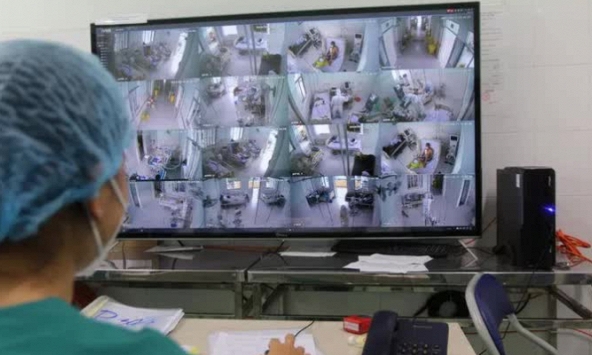 Bộ trưởng Bộ Y tế họp khẩn với lãnh đạo TP HCM và 3 tỉnh về việc lập trạm y tế lưu động