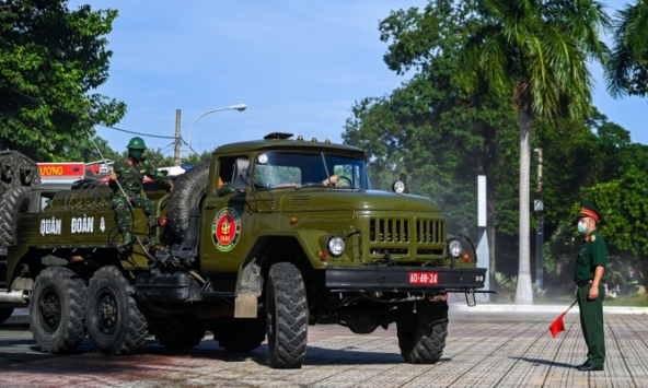 Thủ tướng: 'Phong tỏa chặt thì phải lo chuyện ăn mặc, y tế cho dân'