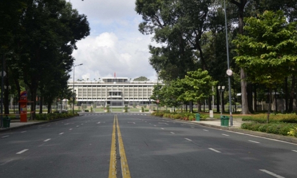 Ảnh: Đường phố TP.HCM vắng hoe trong ngày đầu thực hiện “Ai ở đâu, ở yên đó”