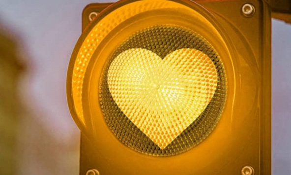 Đèn vàng, sự mắc kẹt trong hôn nhân