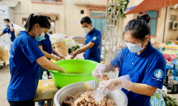 Dìu nhau qua mùa thương đau