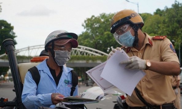 Từ 0h ngày 25/8, TPHCM đổi mẫu giấy đi đường mới