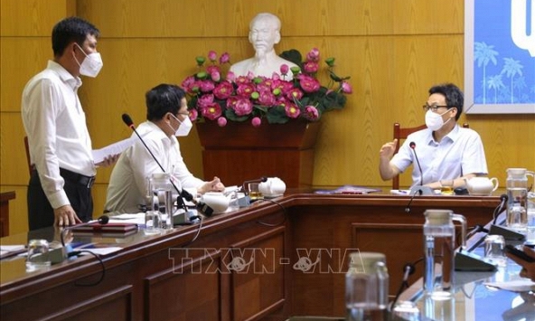 Phó Thủ tướng Vũ Đức Đam yêu cầu công khai số điện thoại của lực lượng chống dịch để người dân liên lạc 