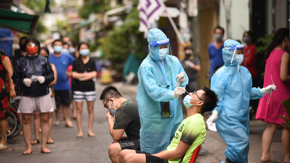 'Xét nghiệm thần tốc' toàn TP.HCM: đi từng ngõ, gõ cửa từng nhà