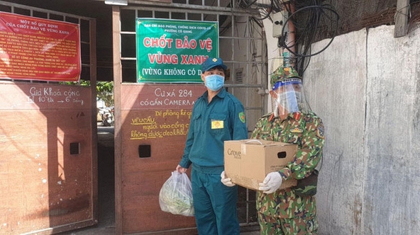 TPHCM: Đơn hàng 'đi chợ hộ' tăng nhanh 