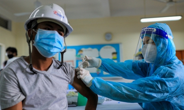 Các doanh nghiệp TP.HCM mong chờ vaccine mũi hai
