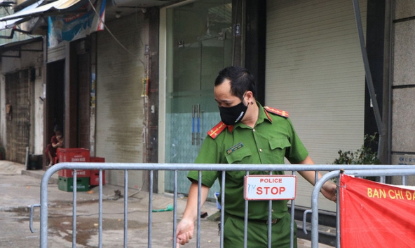 Phong tỏa khu dân cư 4.000 dân ở Hà Nội vì liên quan đến ca dương tính Covid-19