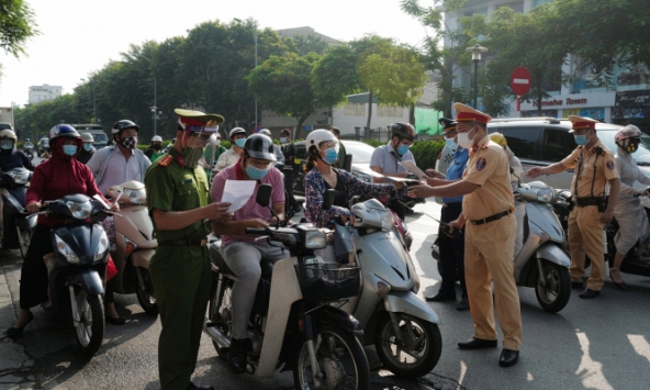 Chốt kiểm soát quanh 'vùng đỏ' ngày đầu hoạt động