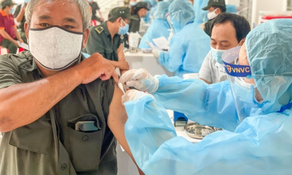 TPHCM gấp rút chuẩn bị cho chính sách cấp 'thẻ xanh vaccine' khi mở cửa