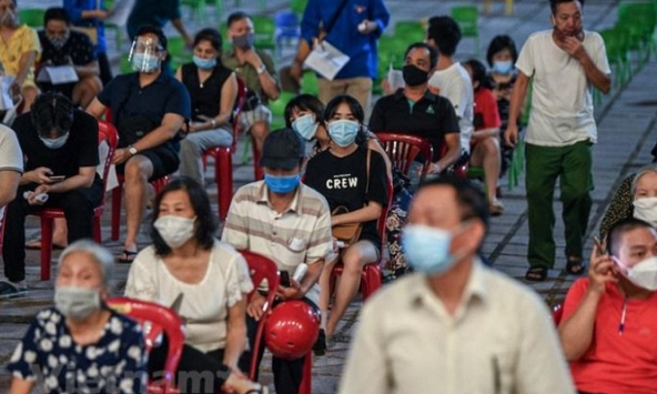 Hàng nghìn người dân Thủ đô đi tiêm vaccine ngay trong đêm