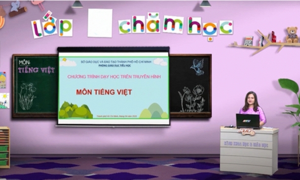 Học sinh lớp 1, 2 ở TP HCM học qua truyền hình
