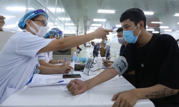 Sẽ bỏ công đoạn đo huyết áp trước tiêm vắc xin Covid-19