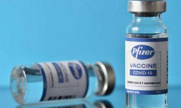 Vì sao vắc xin Pfizer ít tác dụng phụ hơn Moderna?