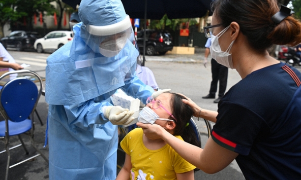 Hà Nội: Không bắt buộc xét nghiệm COVID-19 đối với trẻ em dưới 12 tuổi