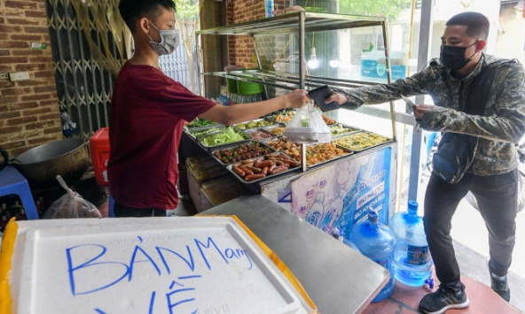 Hà Nội cho phép bán hàng mang về tại một số nơi từ 12h ngày 16/9