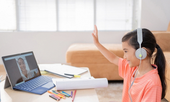 Làm gì để tránh cho trẻ không bị mỏi mắt khi học online?