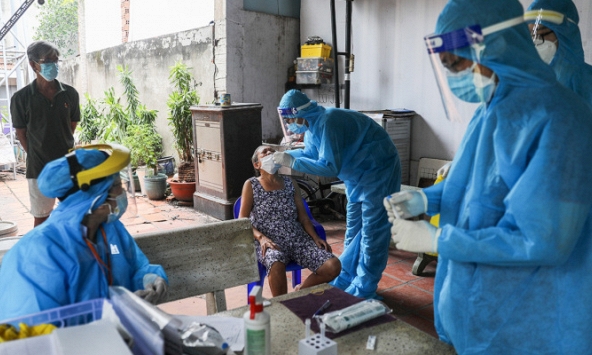 'TPHCM không nên tiếp tục xét nghiệm diện rộng vì rất tốn kém' 