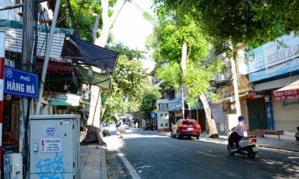 Hàng Mã mùa Trung thu giữa bốn bề chốt chặn