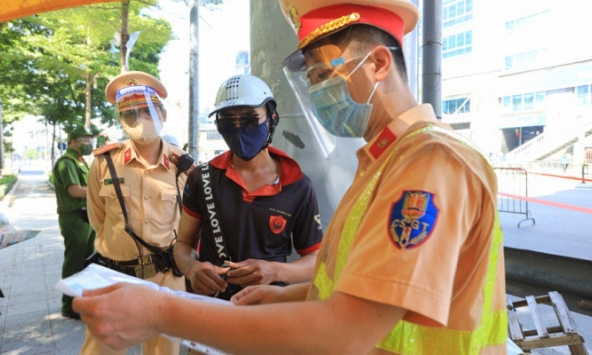 Từ 21/9, Hà Nội không áp dụng giấy đi đường