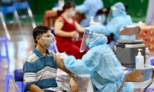 Thủ tướng chỉ thị người lao động tiêm đủ 2 mũi vắc xin được lao động sản xuất 