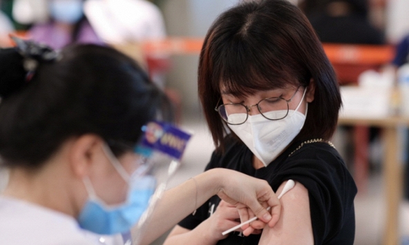 Những yếu tố nào khiến một người đã tiêm vaccine có nguy cơ mắc Covid-19?