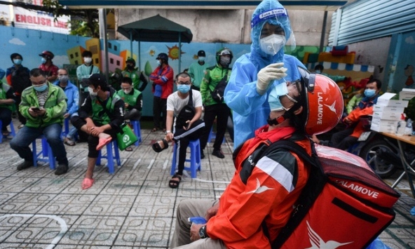 Các ứng dụng chạy đua để tổ chức tự xét nghiệm cho shipper