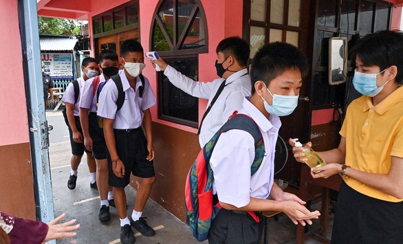 Thái Lan: Trẻ bị tác dụng phụ vắc xin COVID-19 sẽ được bồi thường