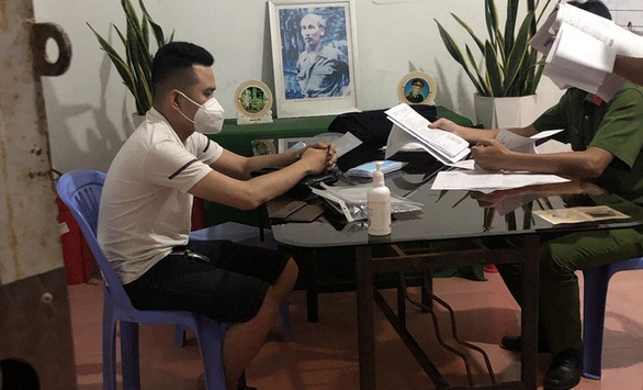 Thanh niên dùng giấy đi đường giả 'đón con dâu nguyên Chủ tịch Quốc hội'