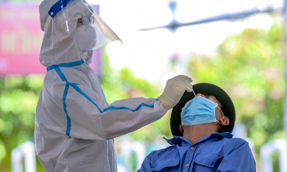 Chuyên gia nhận định những yếu tố giúp TP.HCM vượt qua đỉnh điểm của dịch Covid-19