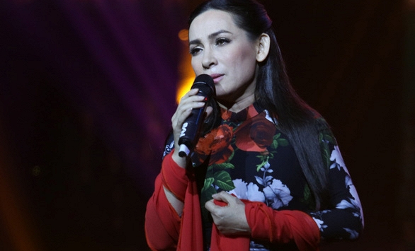 Ca sĩ Phi Nhung qua đời sau hơn 1 tháng điều trị COVID-19