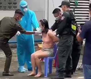 Bí thư phường xin lỗi người phụ nữ bị cưỡng chế xét nghiệm COVID-19