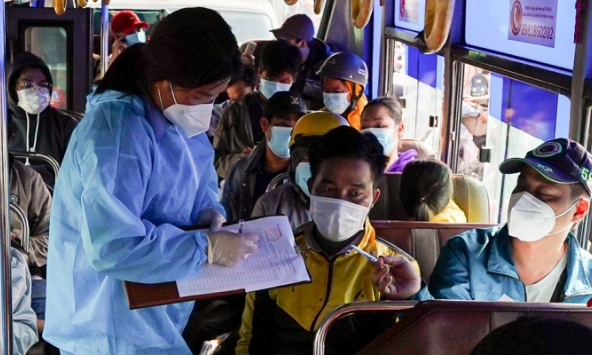 Huy động 30 xe khách đưa người miền Tây rời TP.HCM