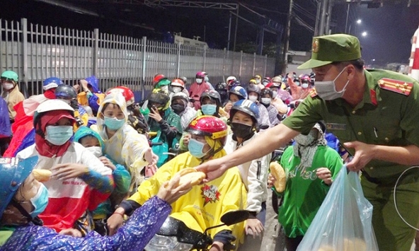 An Giang lo ngại khi hơn 3.000 người chạy xe máy từ TPHCM về quê