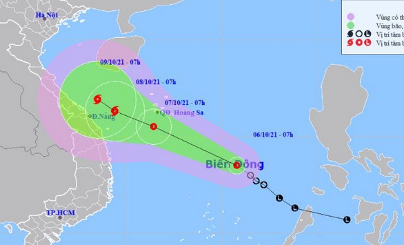 Áp thấp nhiệt đới cách Trường Sa 270 km, khả năng mạnh lên thành bão