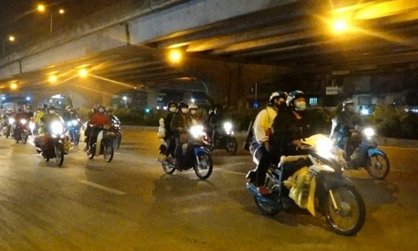 Đoàn người vượt 2000 km từ tâm dịch Bình Dương về phía Bắc tránh dịch