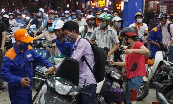 Giá xăng dầu đồng loạt tăng mạnh từ 11/10