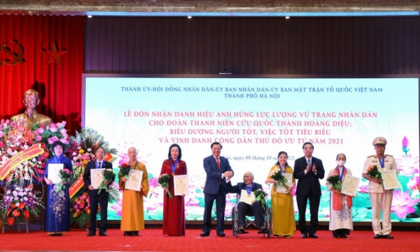 “Công dân Thủ đô ưu tú” 2021 vinh danh nữ khoa học gia đi đầu công tác phòng chống dịch Covid-19