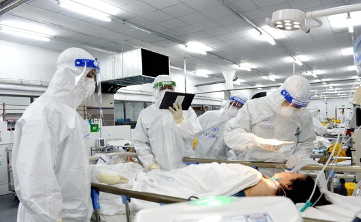 Y tế TP.HCM chuẩn bị ra sao để trị COVID-19 khi lực lượng chi viện rút quân?