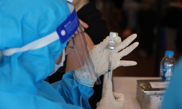 Chuẩn bị tiêm vaccine Covid-19 cho trẻ em từ 12 đến dưới 18 tuổi