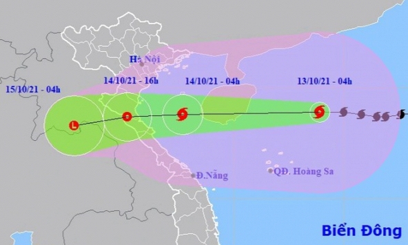 Bão số 8 di chuyển với tốc độ nhanh hướng vào miền Trung
