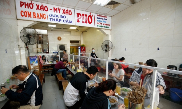 Hà Nội cho phép cửa hàng ăn uống bán tại chỗ từ 6h ngày 14/10
