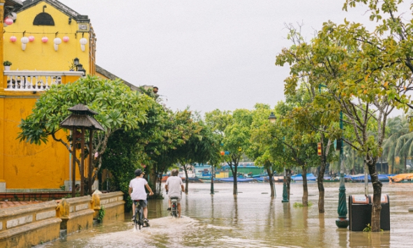 Các tỉnh dần bỏ cách ly, xét nghiệm với du khách