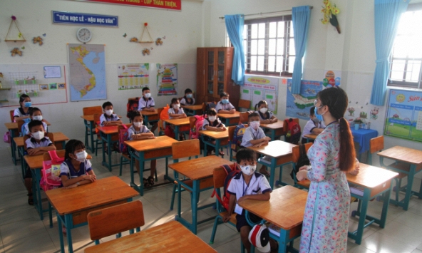 Những học sinh đầu tiên ở TP.HCM đi học trở lại sau 4 tháng giãn cách