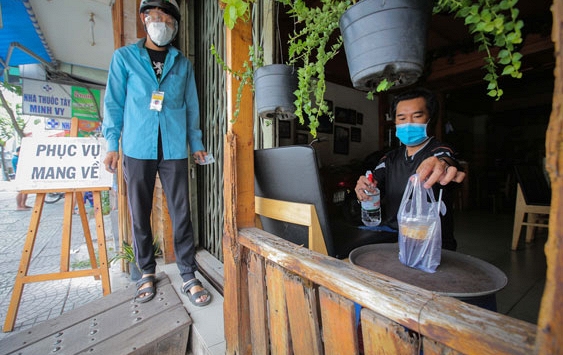 Cơ sở kinh doanh ăn uống ở TPHCM muốn mở cửa trở lại phải đáp ứng yêu cầu gì?