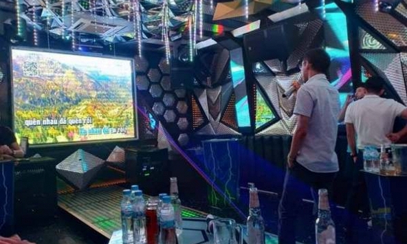 Dịch vụ 'ship karaoke' về tận nhà ở TPHCM